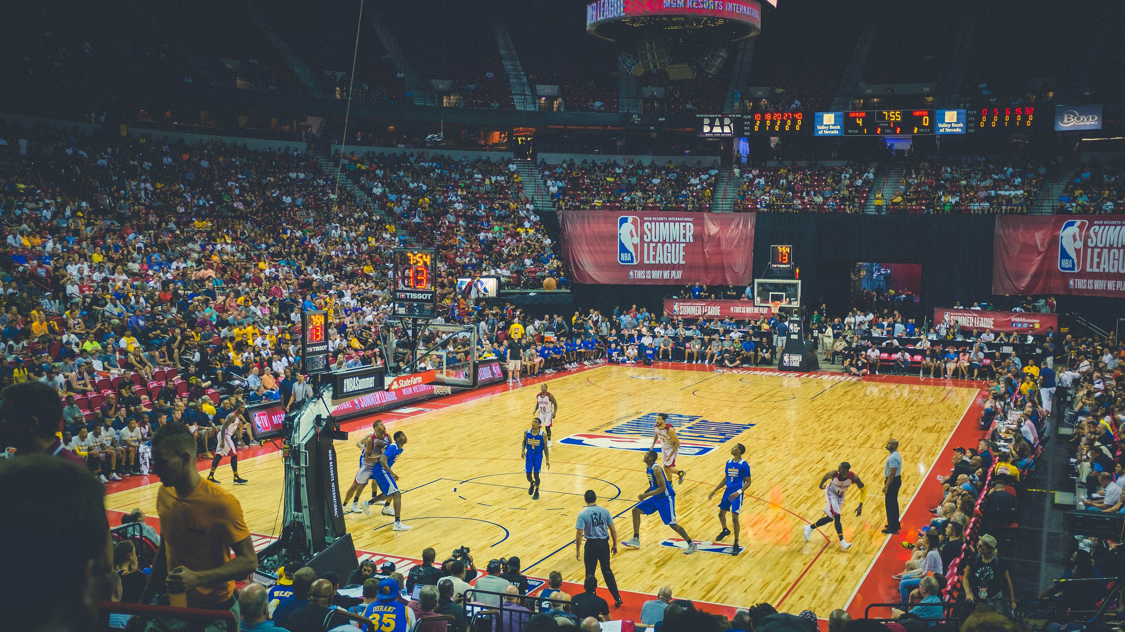 北欧神话与高卢雄鸡的交锋，安赛龙破纪录之夜，法国队横扫丹麦队
